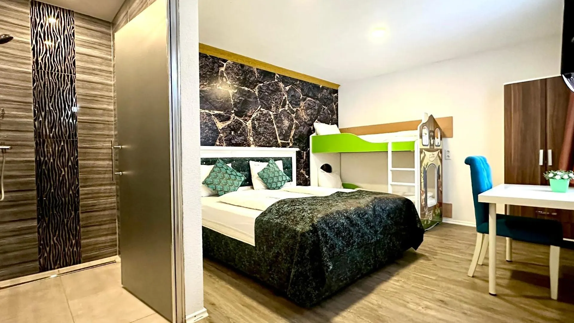 Pension Kristalpark Guenzburg Guest house